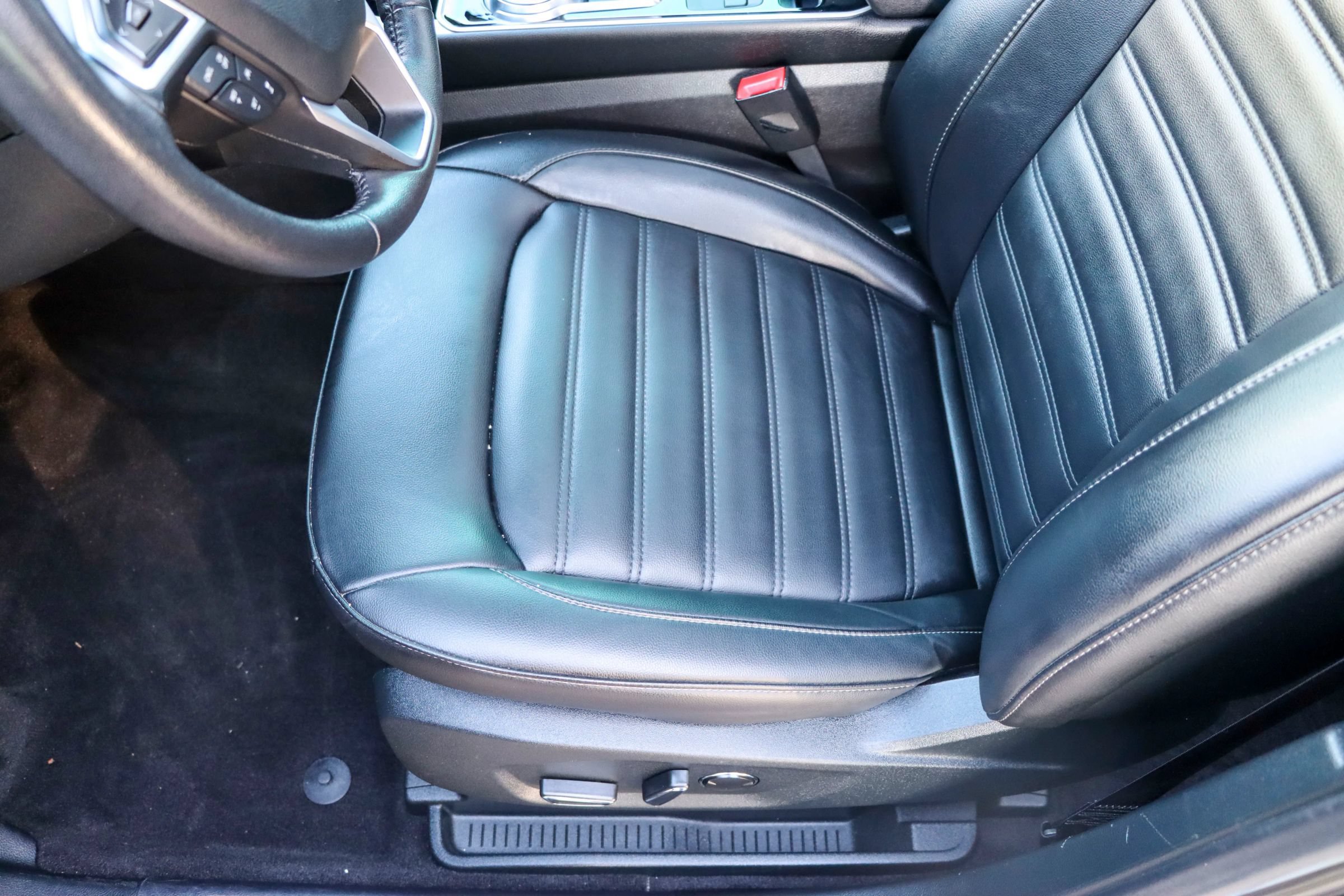 Used 2019 Ford Edge SEL w/ Equipment Group 201A FWD image 16