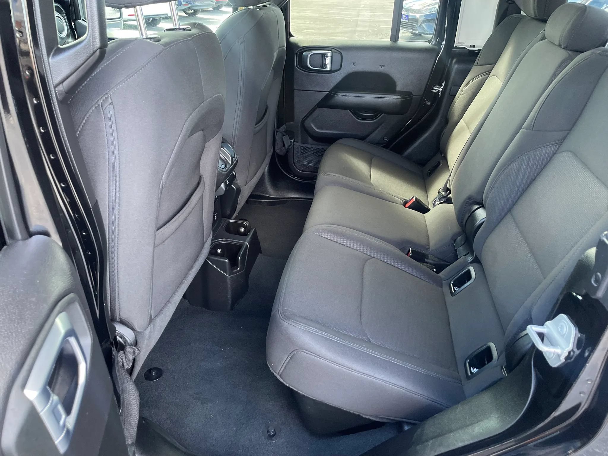 Used 2023 Jeep Gladiator Overland AWD/4WD image 18