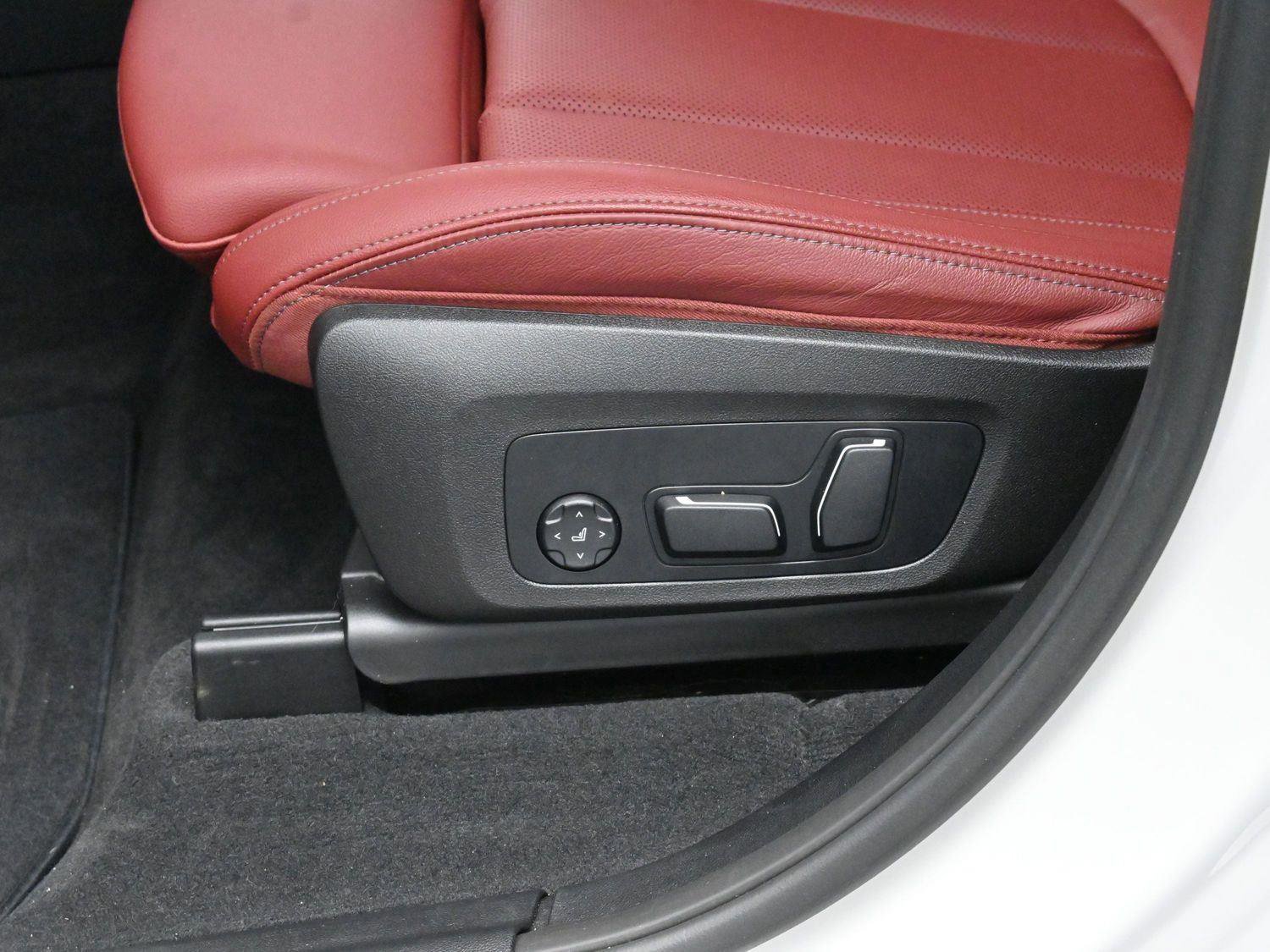 Used 2024 BMW X3 M40i w/ Premium Package image 15