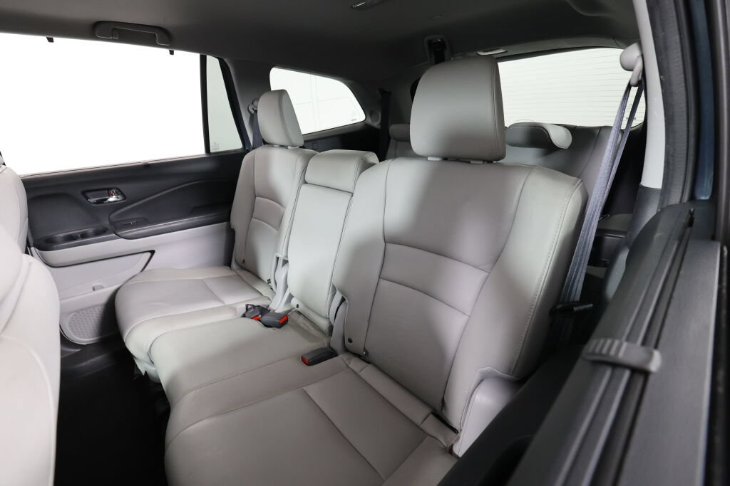 Used 2016 Honda Pilot Touring image 17