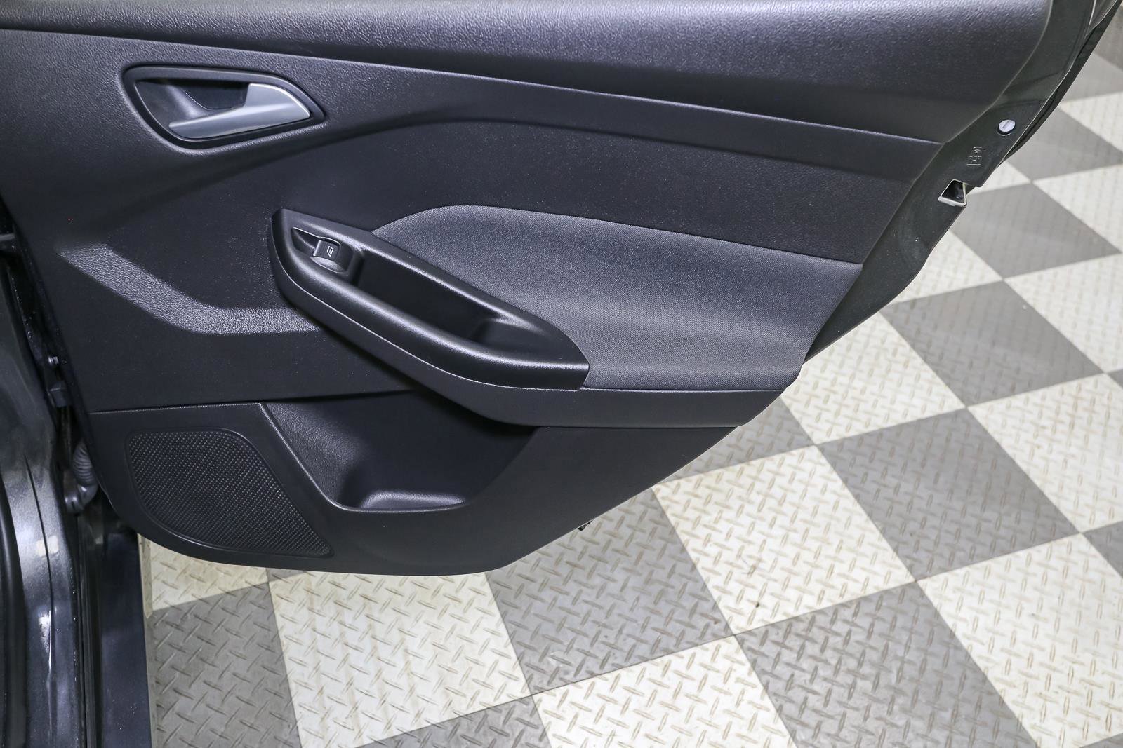 Used 2017 Ford Focus ST image 24