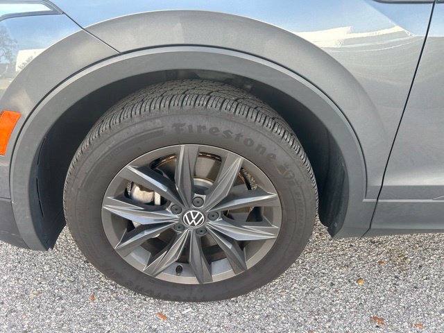 Used 2022 Volkswagen Tiguan SE w/ Panoramic Sunroof Package FWD image 22