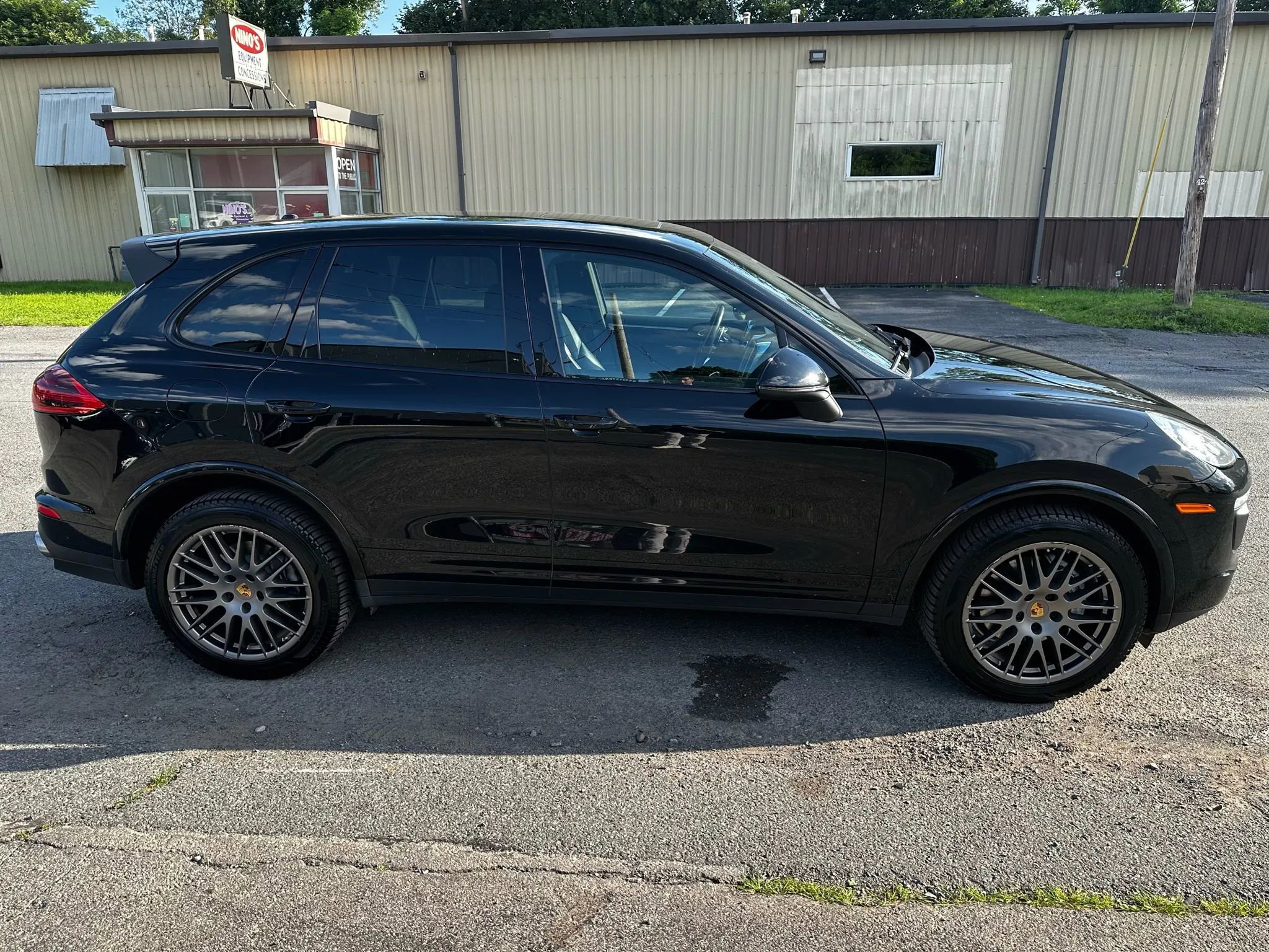 Used 2018 Porsche Cayenne AWD/4WD image 5