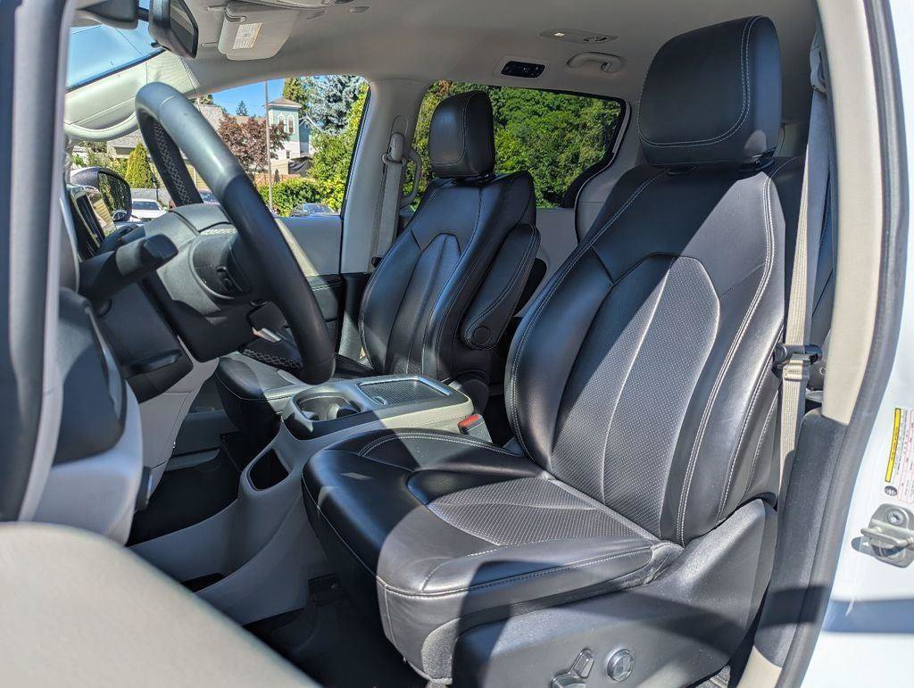 Used 2023 Chrysler Pacifica Touring-L FWD image 28
