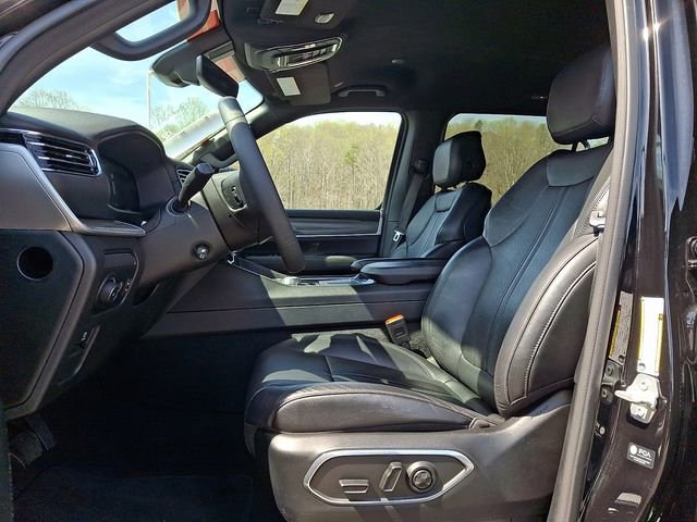 Used 2023 Jeep Wagoneer L Series III image 13