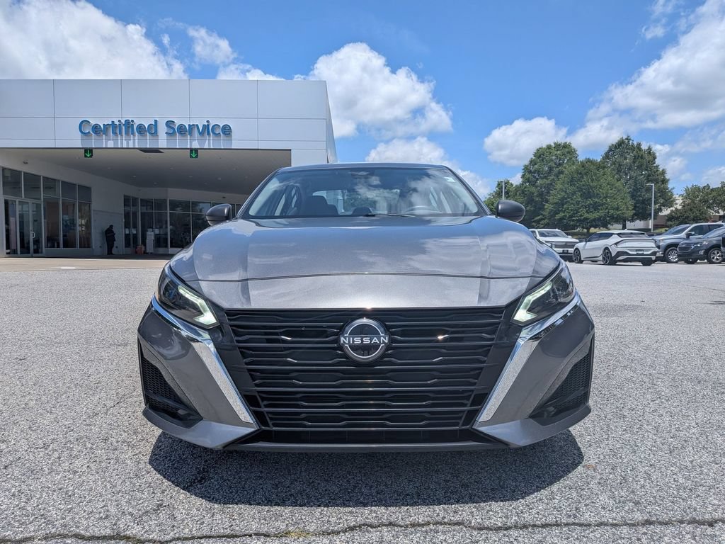 Used 2024 Nissan Altima 2.5 SV FWD image 3