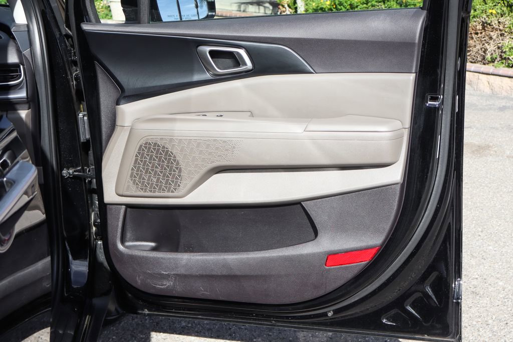 Used 2025 Kia Carnival image 49