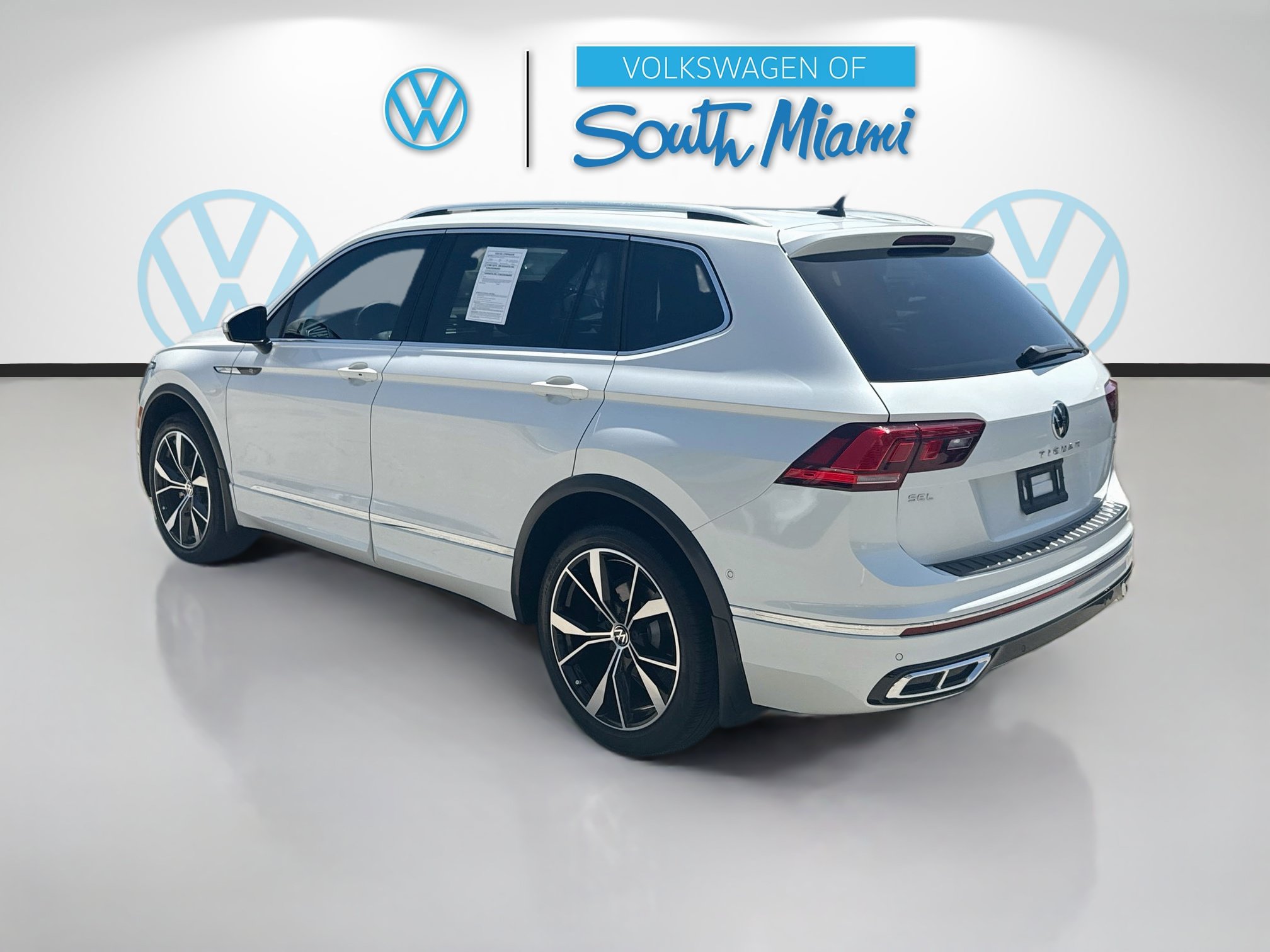 Used 2022 Volkswagen Tiguan SEL R-Line AWD/4WD image 5