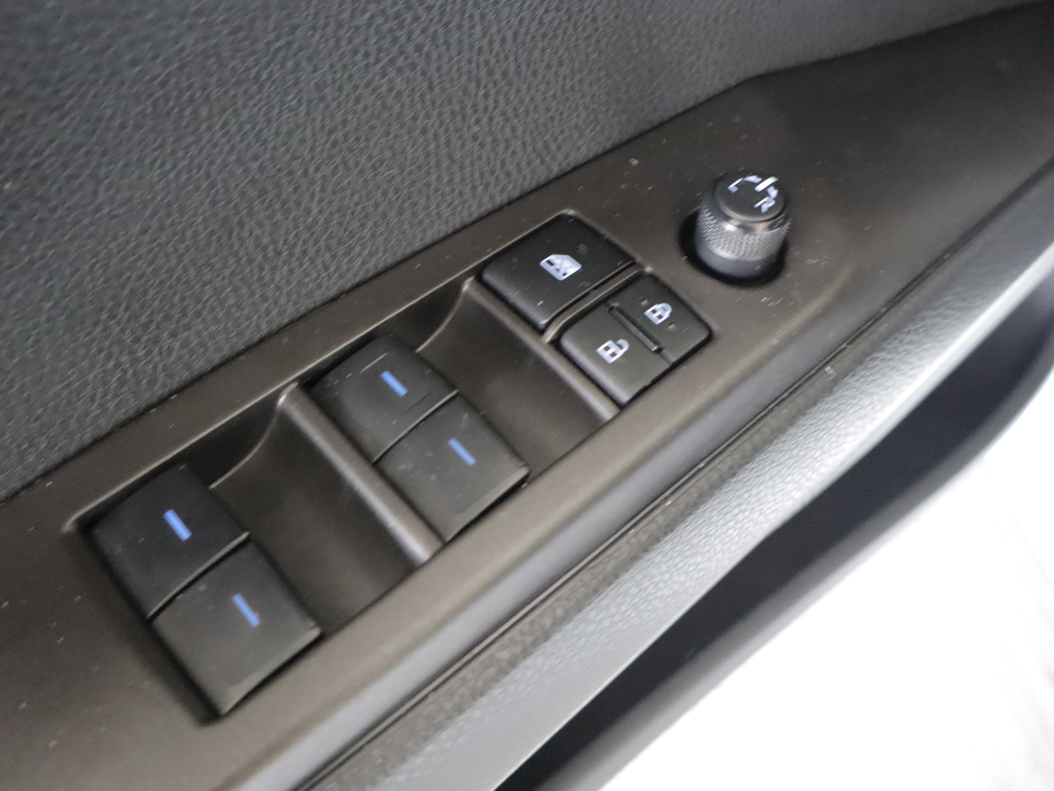 Used 2024 Toyota Camry SE w/ Cold Weather Package FWD image 11