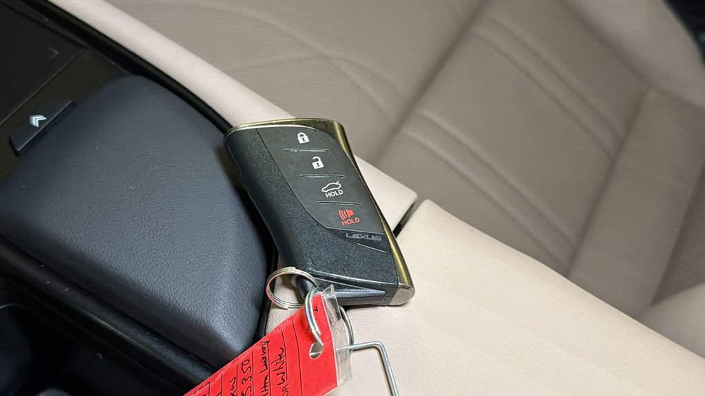 Used 2019 Lexus ES 350 Ultra Luxury w/ Accessory Package 2 image 30