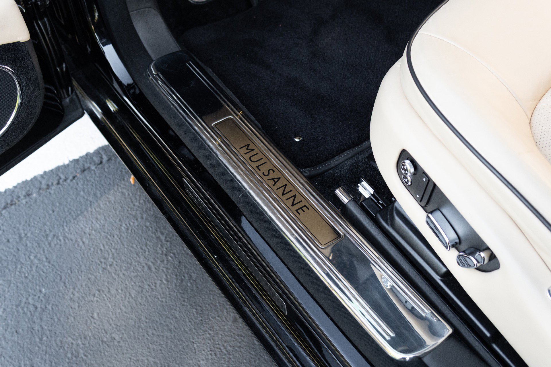 Used 2014 Bentley Mulsanne RWD image 33