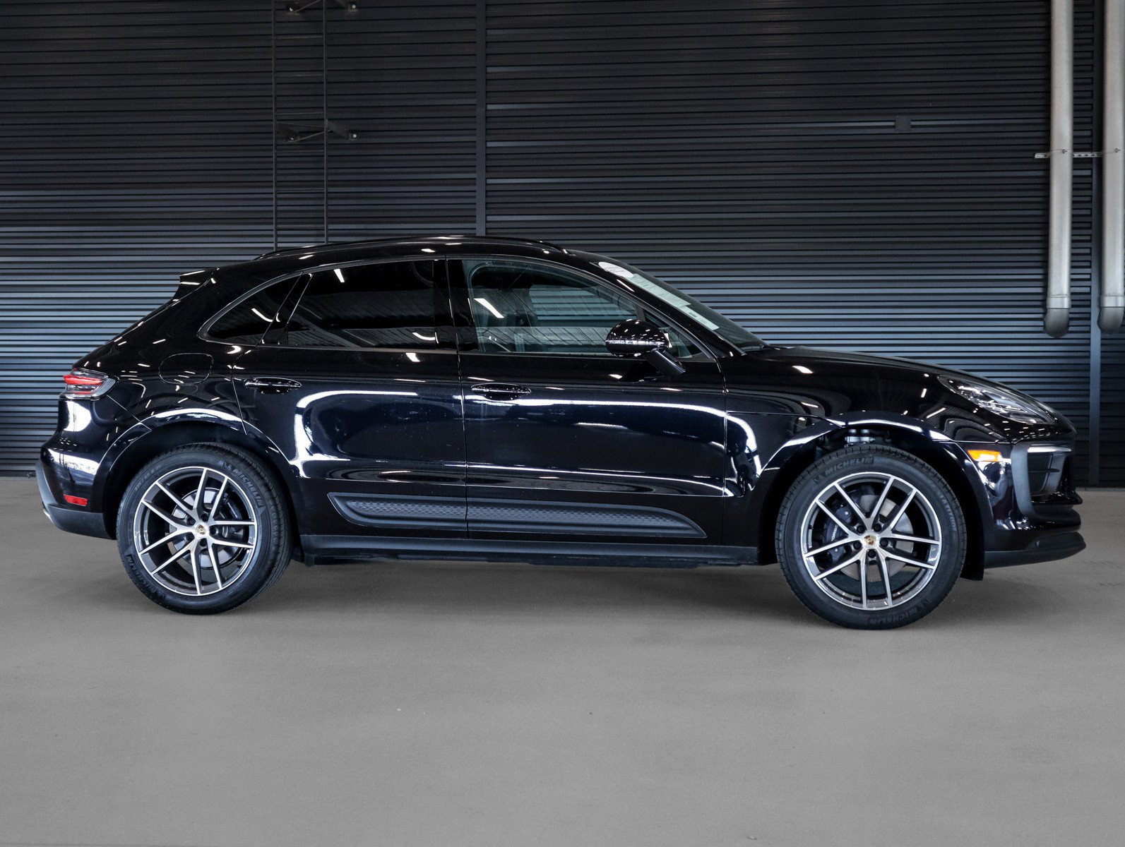 Certified 2023 Porsche Macan AWD/4WD image 11
