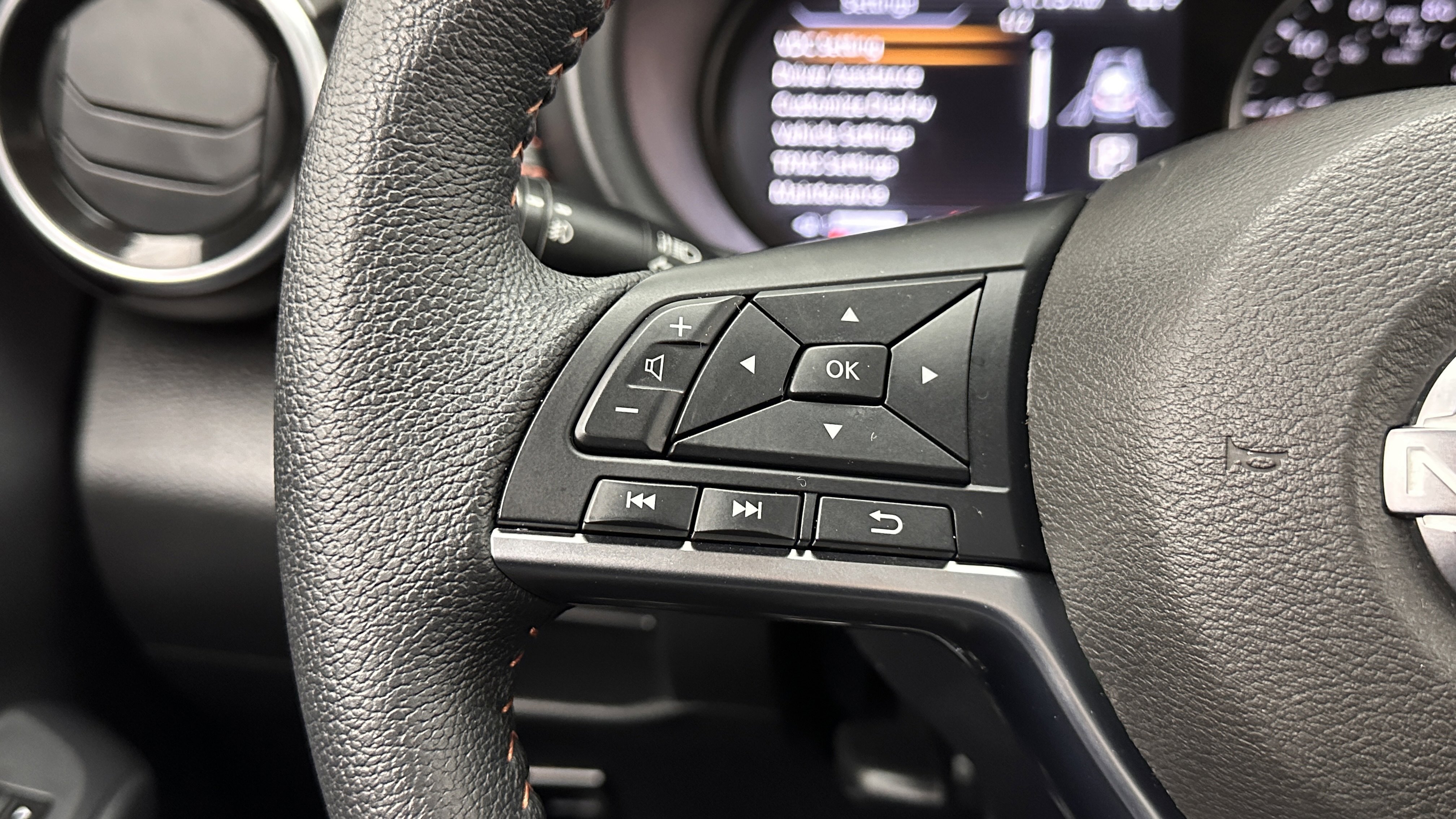 Used 2024 Nissan Kicks SR FWD image 19