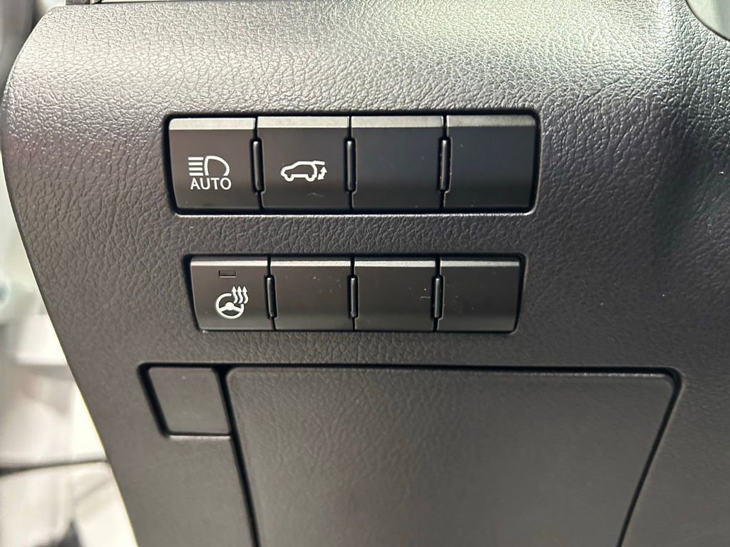 Used 2021 Lexus RX 350L Premium w/ Premium Package image 16