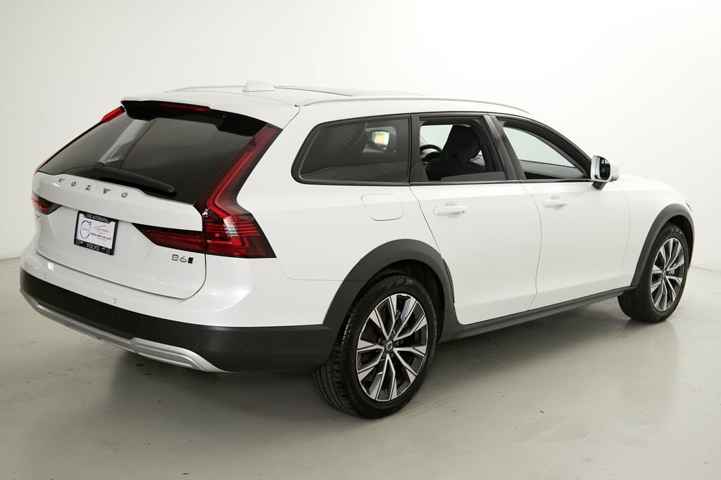 Certified 2025 Volvo V90 B6 Cross Country Plus AWD/4WD image 9
