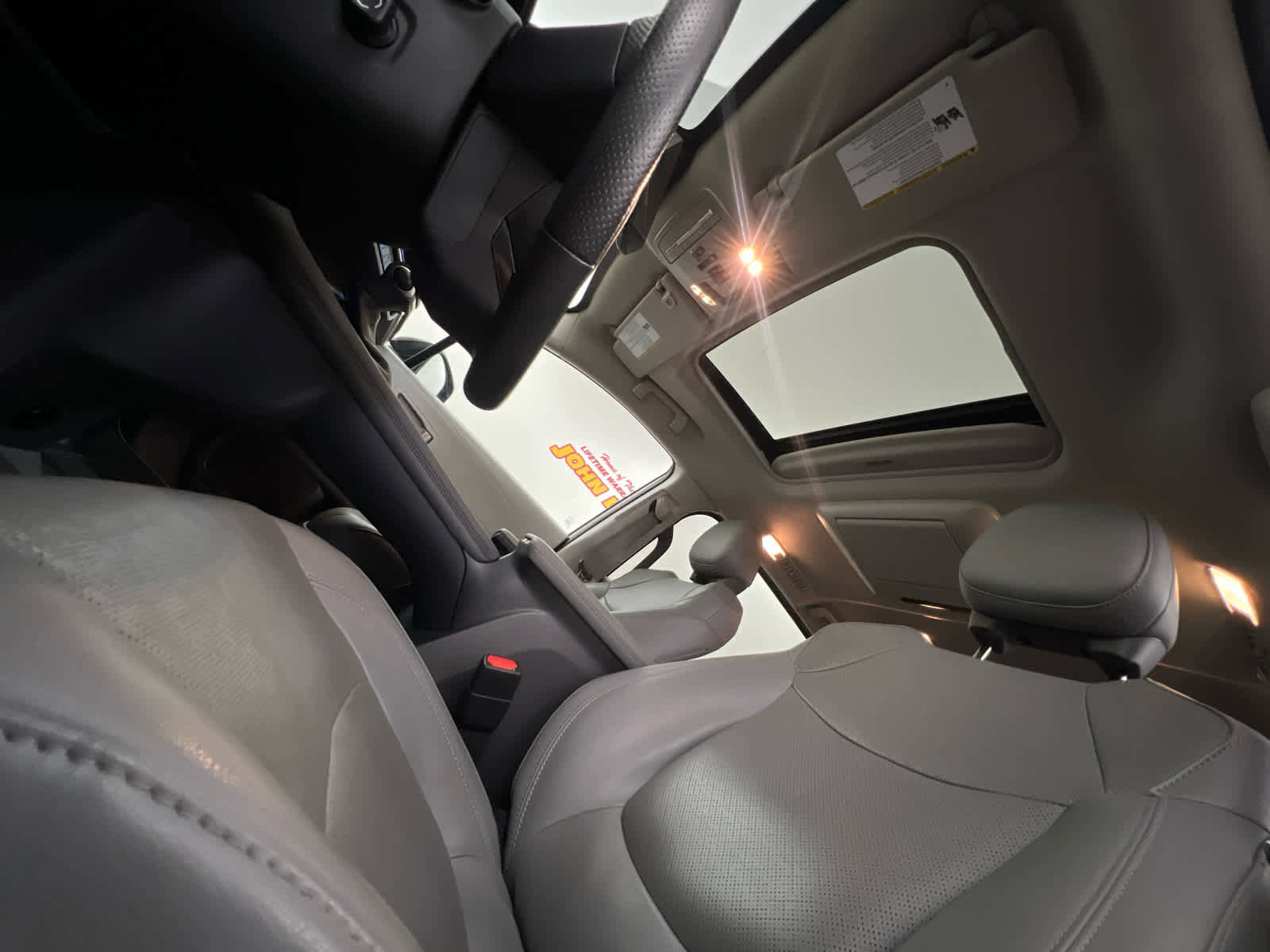 Used 2021 Toyota Sienna Limited image 18