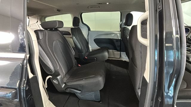Used 2022 Chrysler Voyager LX FWD image 29