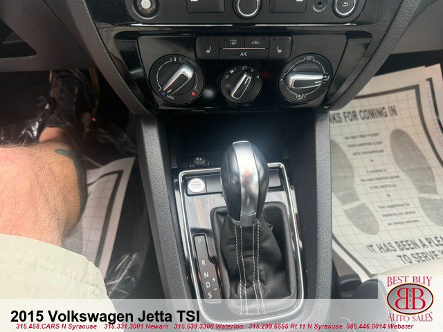 Used 2015 Volkswagen Jetta Sport FWD image 12