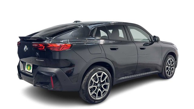 Used 2025 BMW X2 xDrive28i image 2