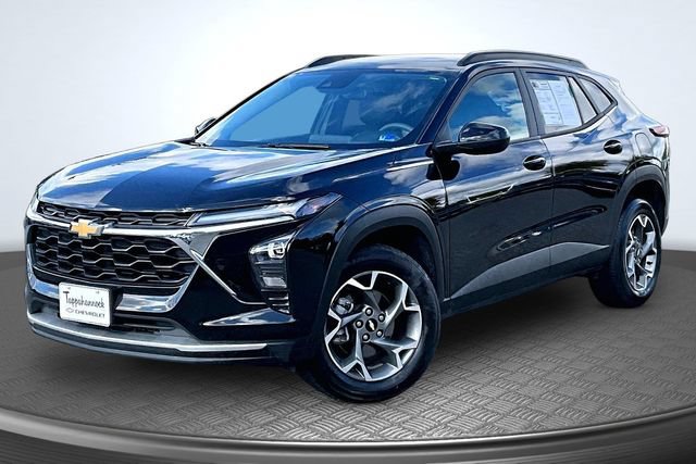 Used 2025 Chevrolet Trax LT FWD image 1