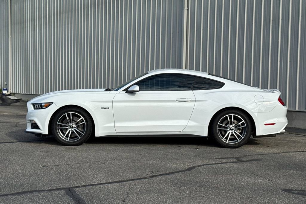 Used 2017 Ford Mustang GT RWD image 7
