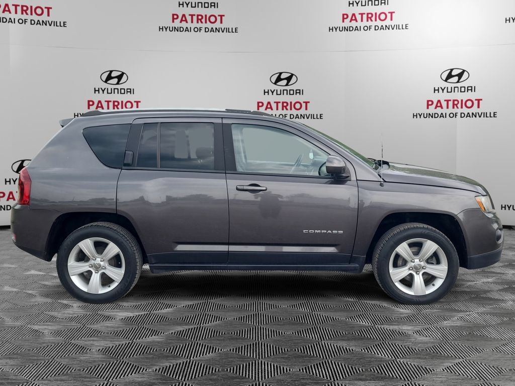 Used 2015 Jeep Compass Latitude FWD image 2