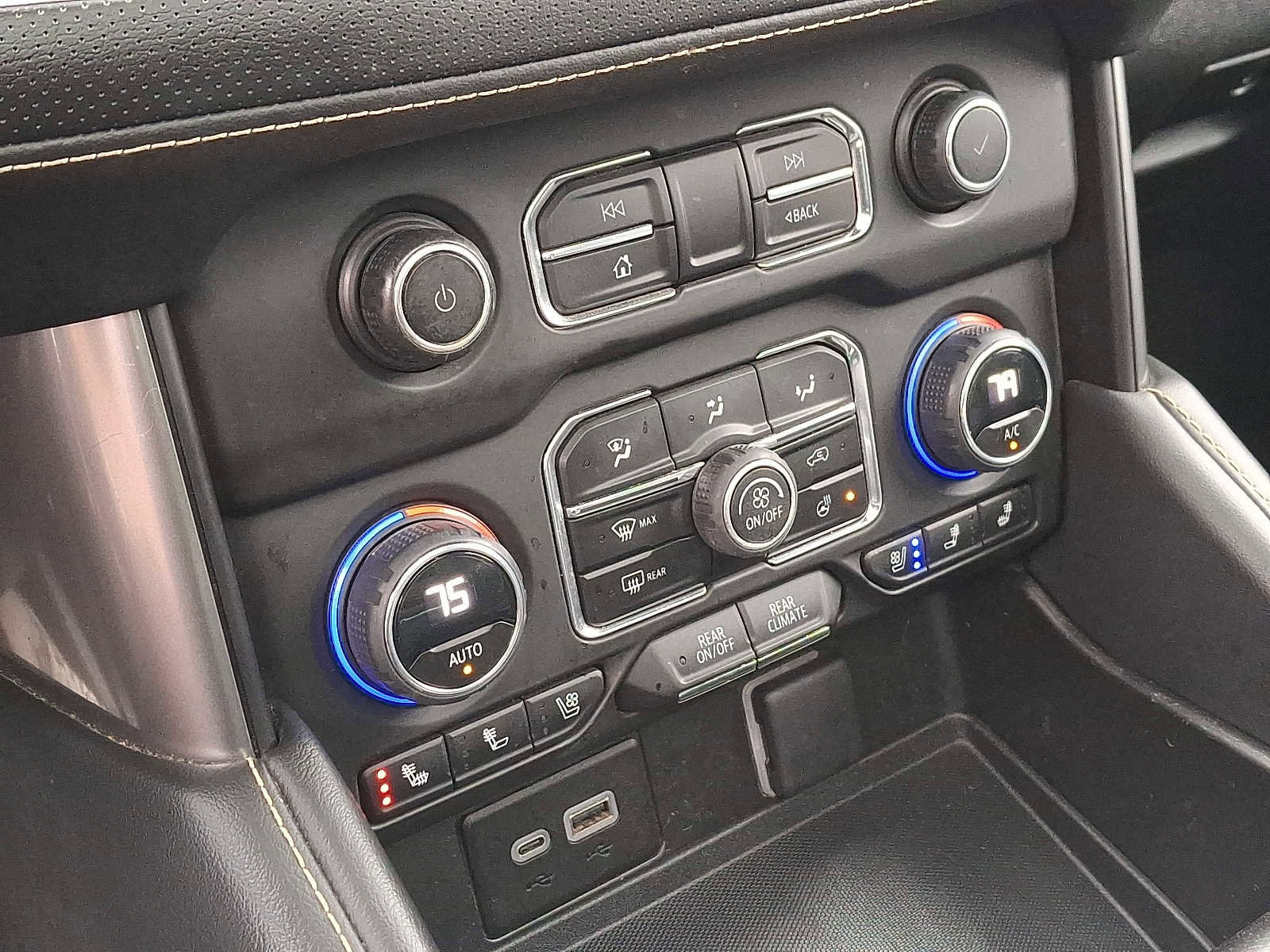 Used 2023 Chevrolet Tahoe Premier w/ Advanced Technology Package image 16