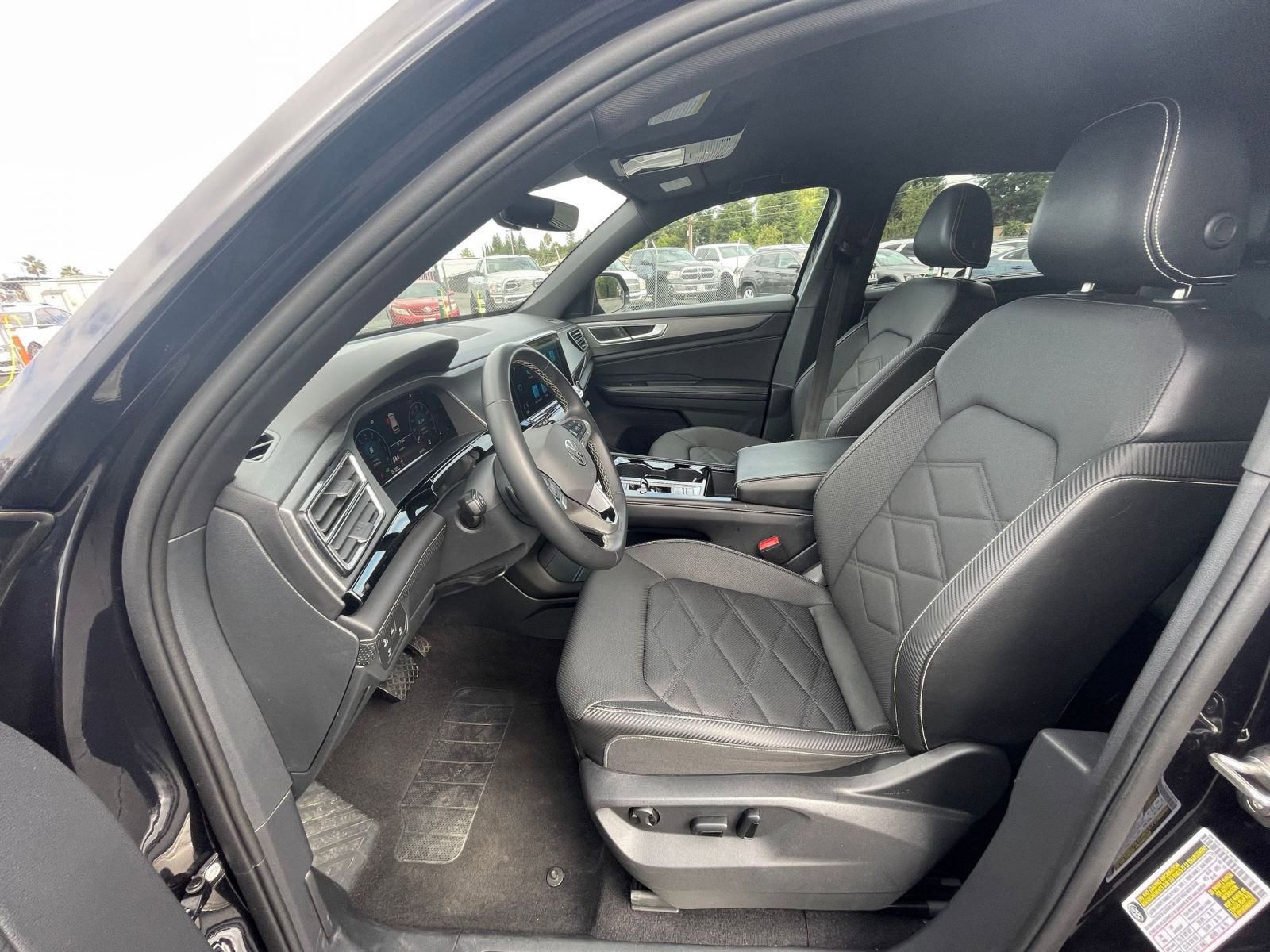 Used 2024 Volkswagen Atlas Cross Sport SE image 29