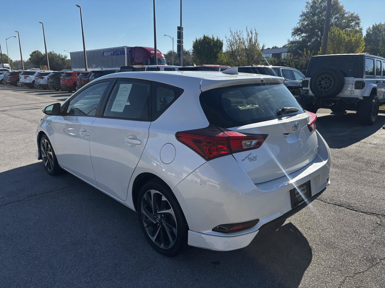 Used 2018 Toyota Corolla iM w/ Carpet Mat Package (TMS) FWD image 5