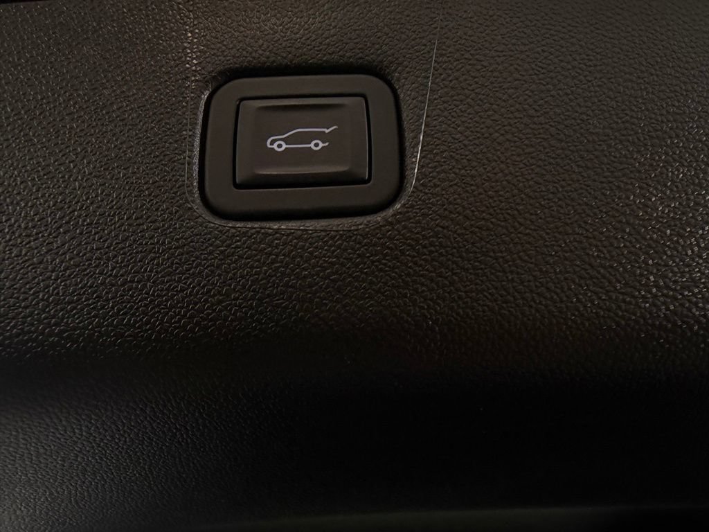 Used 2025 Chevrolet Blazer RS AWD/4WD image 30