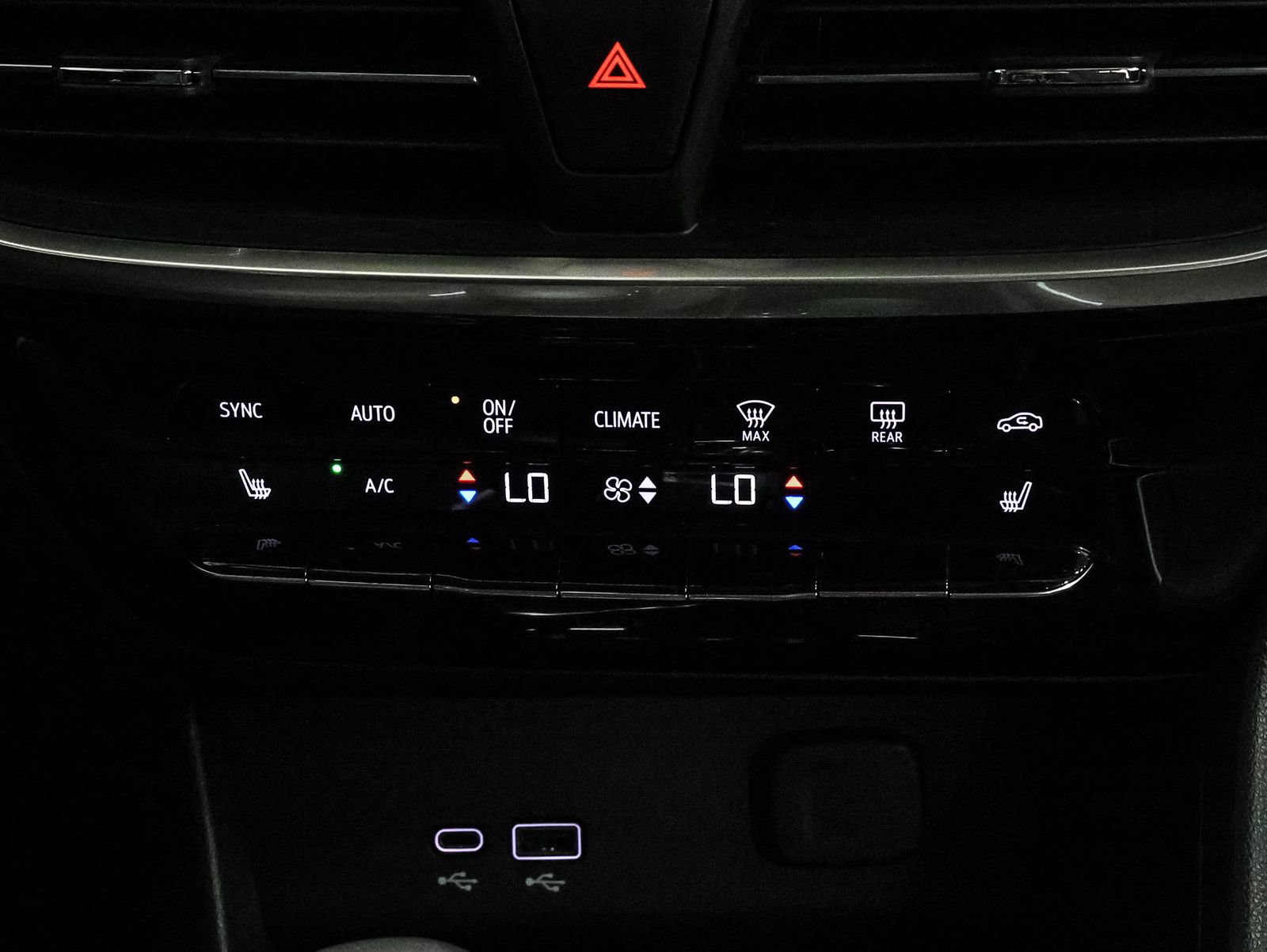 Used 2024 Buick Encore GX Avenir w/ Avenir Technology Package AWD/4WD image 30