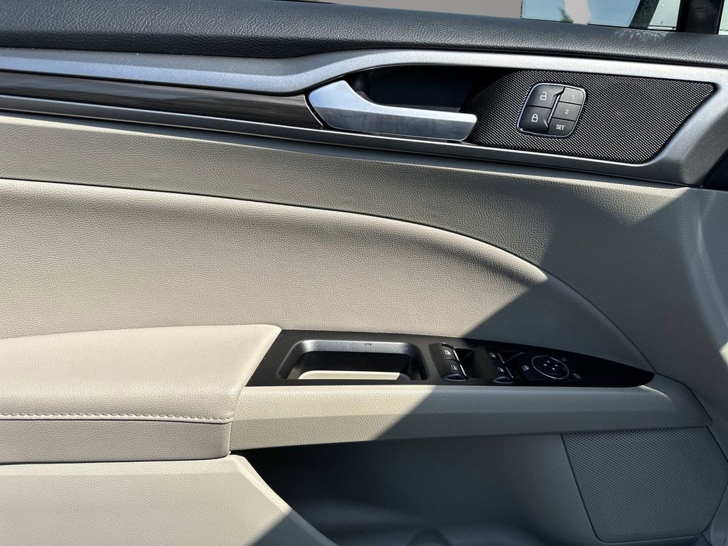 Used 2019 Ford Fusion SEL FWD image 15