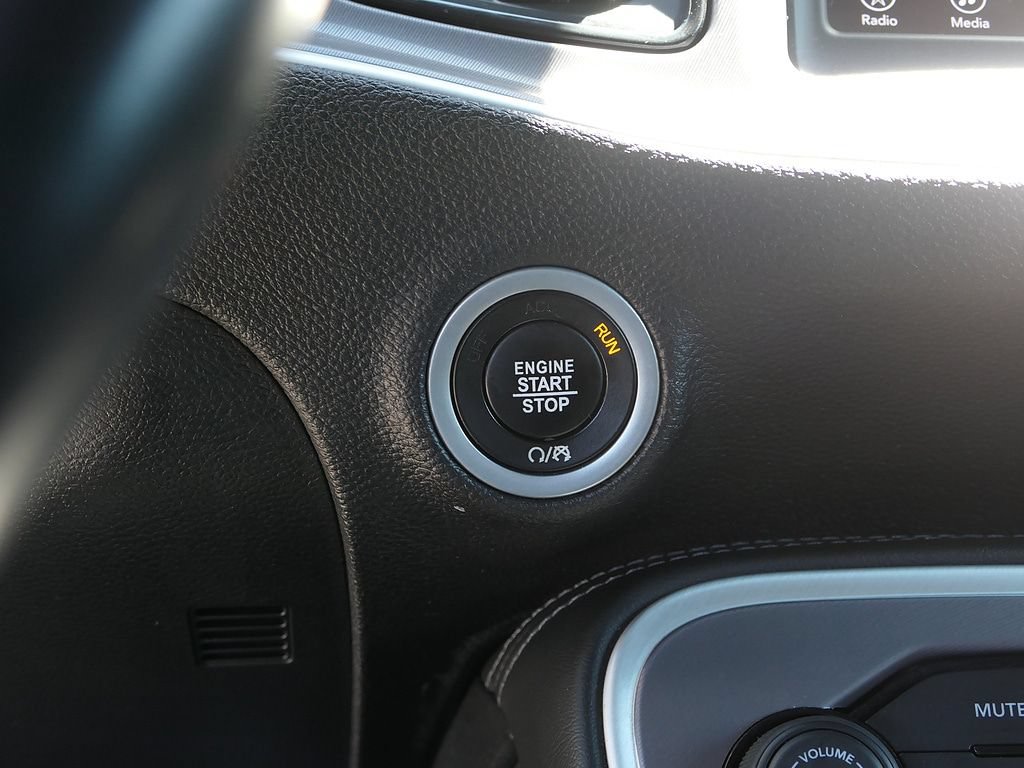 Used 2022 Dodge Challenger SXT RWD image 16