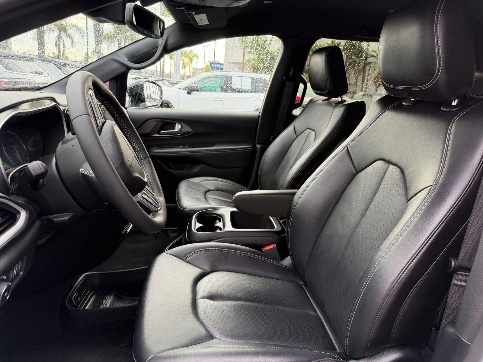 Used 2025 Chrysler Pacifica Select image 29