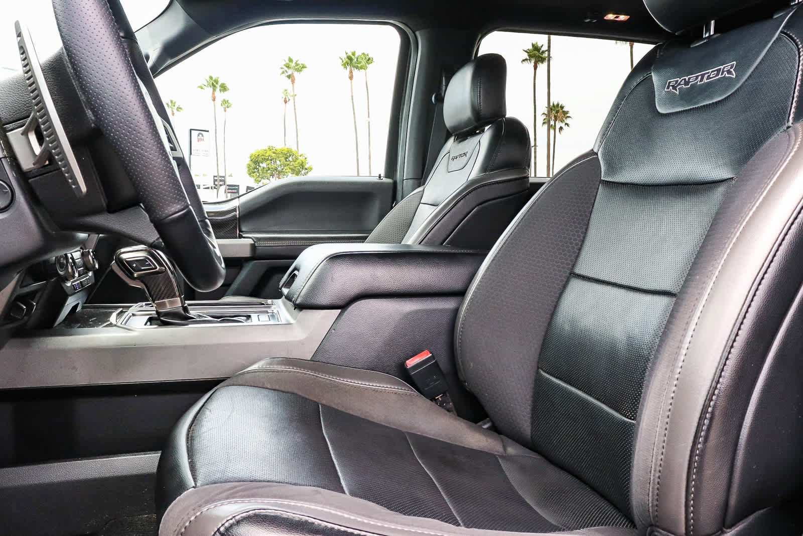 Used 2019 Ford F150 Raptor w/ Equipment Group 802A Luxury AWD/4WD image 31