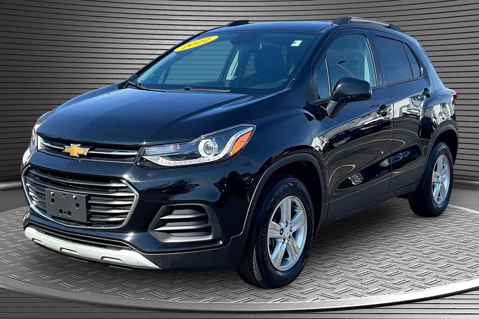 Used 2022 Chevrolet Trax LT w/ LT Convenience Package image 3