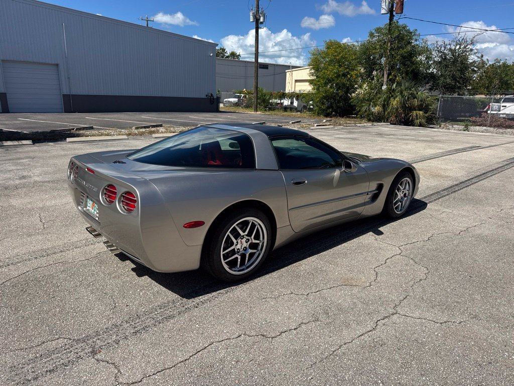 Used 2000 Chevrolet Corvette Coupe w/ Memory Pkg RWD image 2
