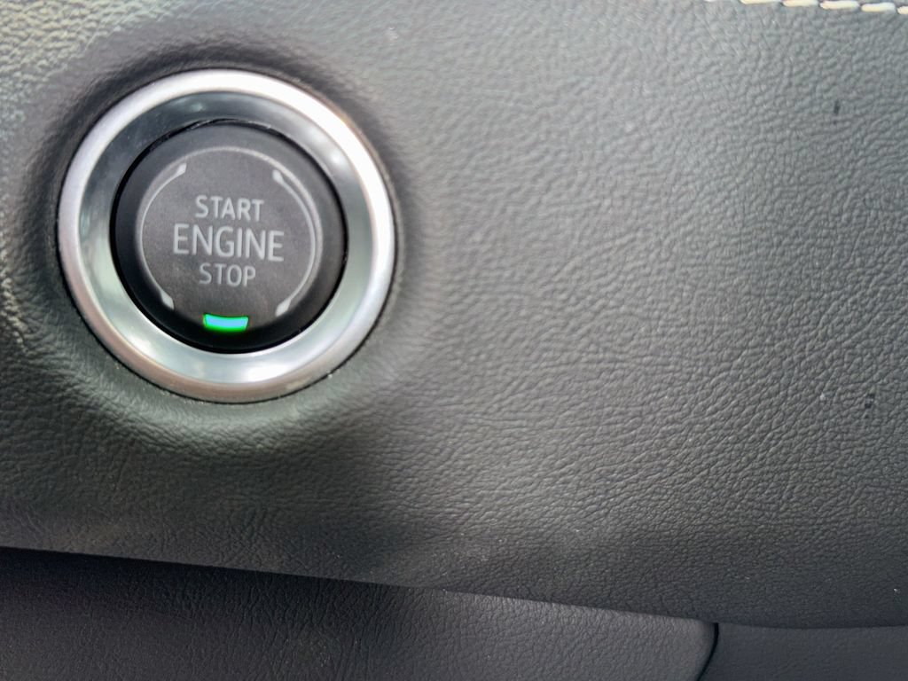 Used 2025 Cadillac Escalade Premium Luxury AWD/4WD image 22