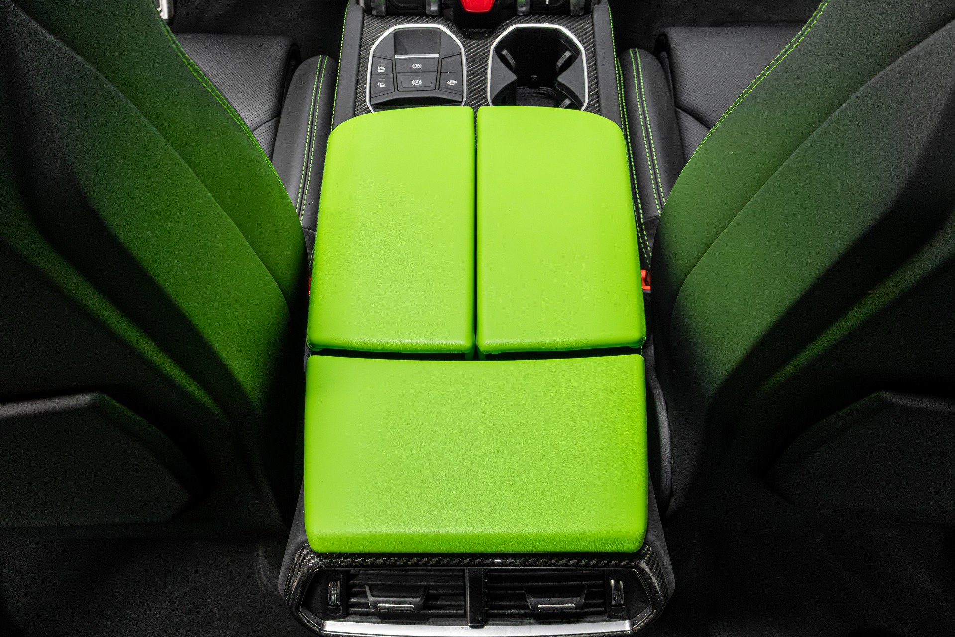 Used 2022 Lamborghini Urus image 33