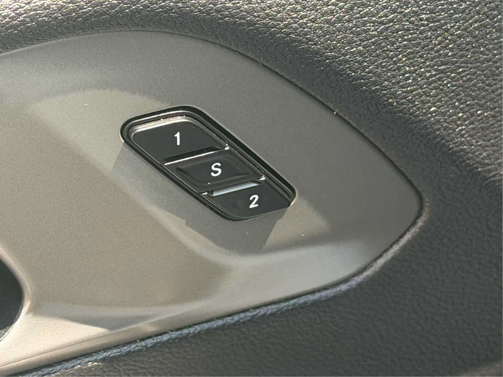 Used 2025 Chrysler Pacifica Select FWD image 11