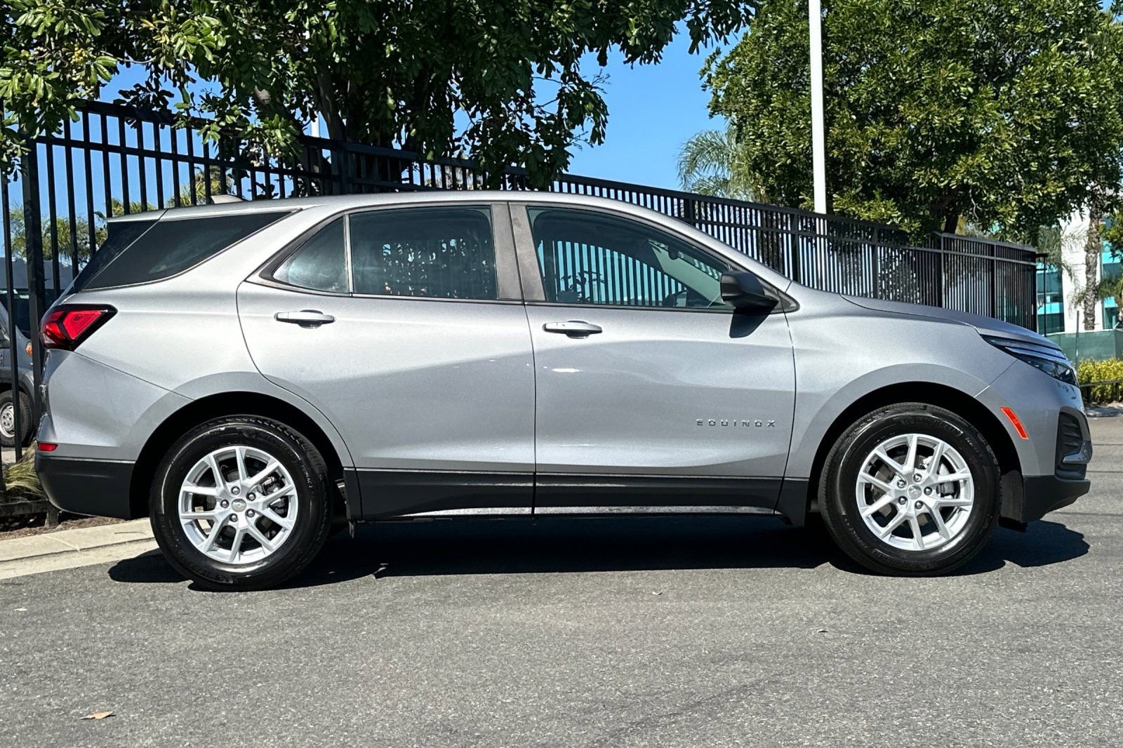 Used 2024 Chevrolet Equinox LS image 3