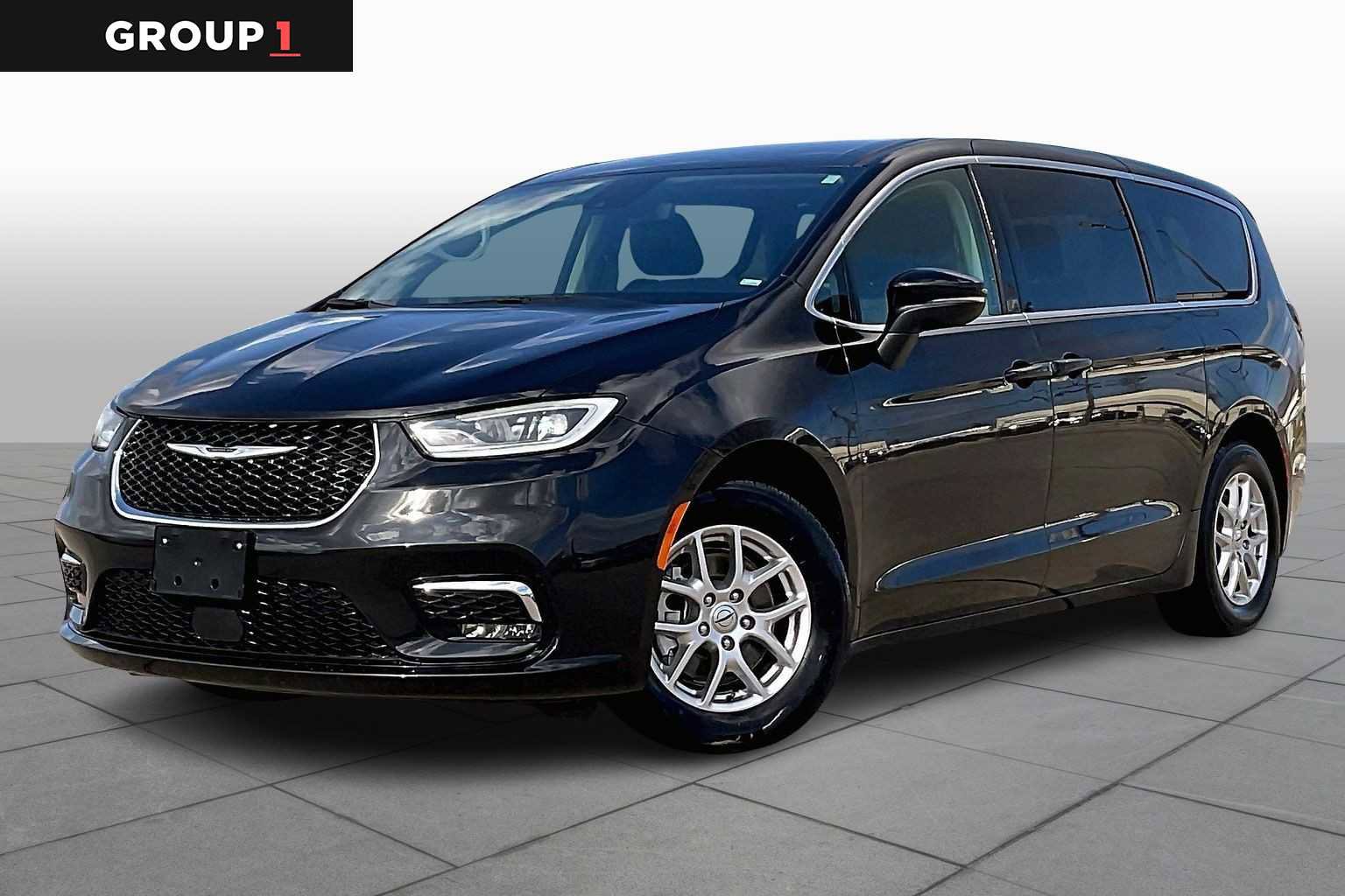 Used 2023 Chrysler Pacifica Touring-L image 1