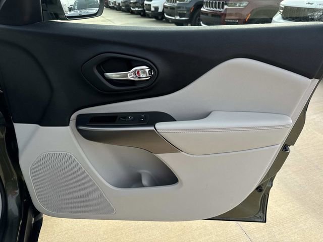 Used 2019 Jeep Cherokee Limited image 14