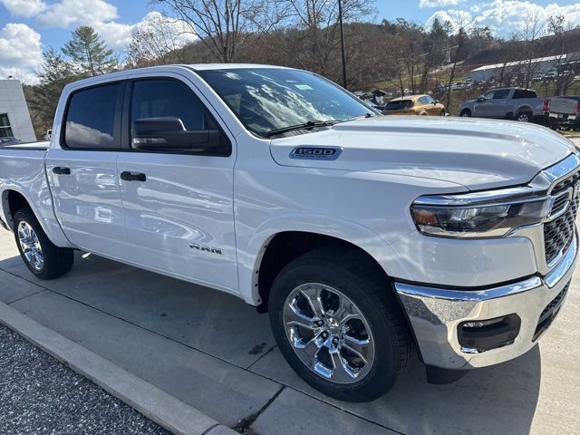 New 2026 RAM 1500 4x4 Crew Cab video 2