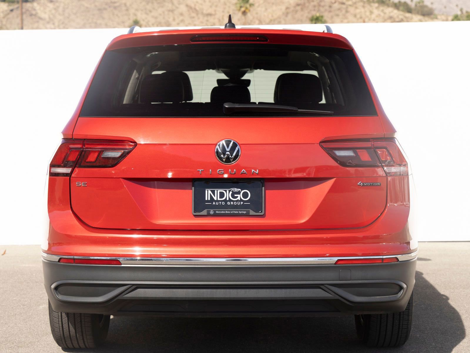 Used 2022 Volkswagen Tiguan SE w/ Panoramic Sunroof Package image 9