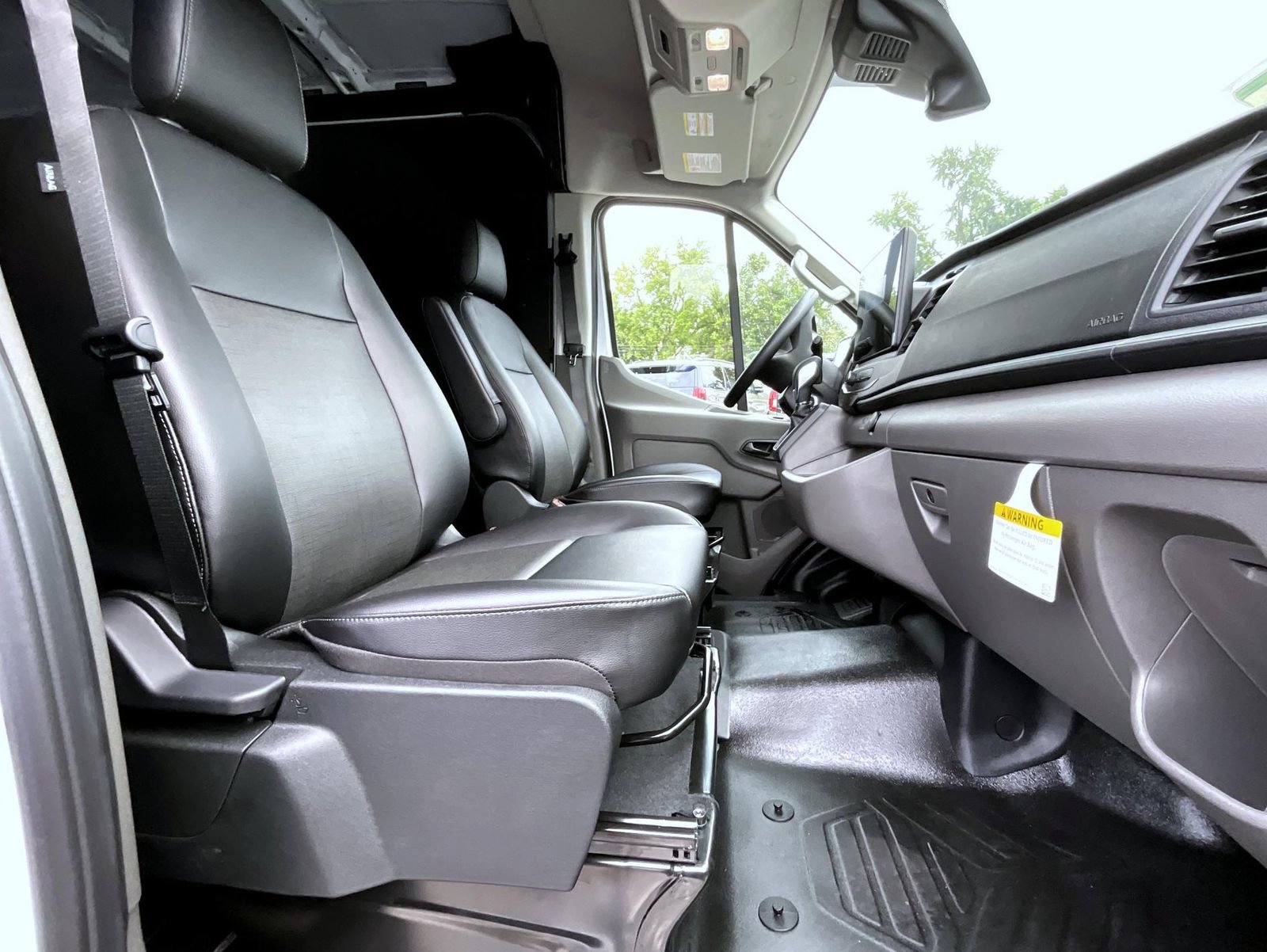 New 2026 Ford Transit 250 148 Medium Roof w/ Load Area Protection Package RWD image 16