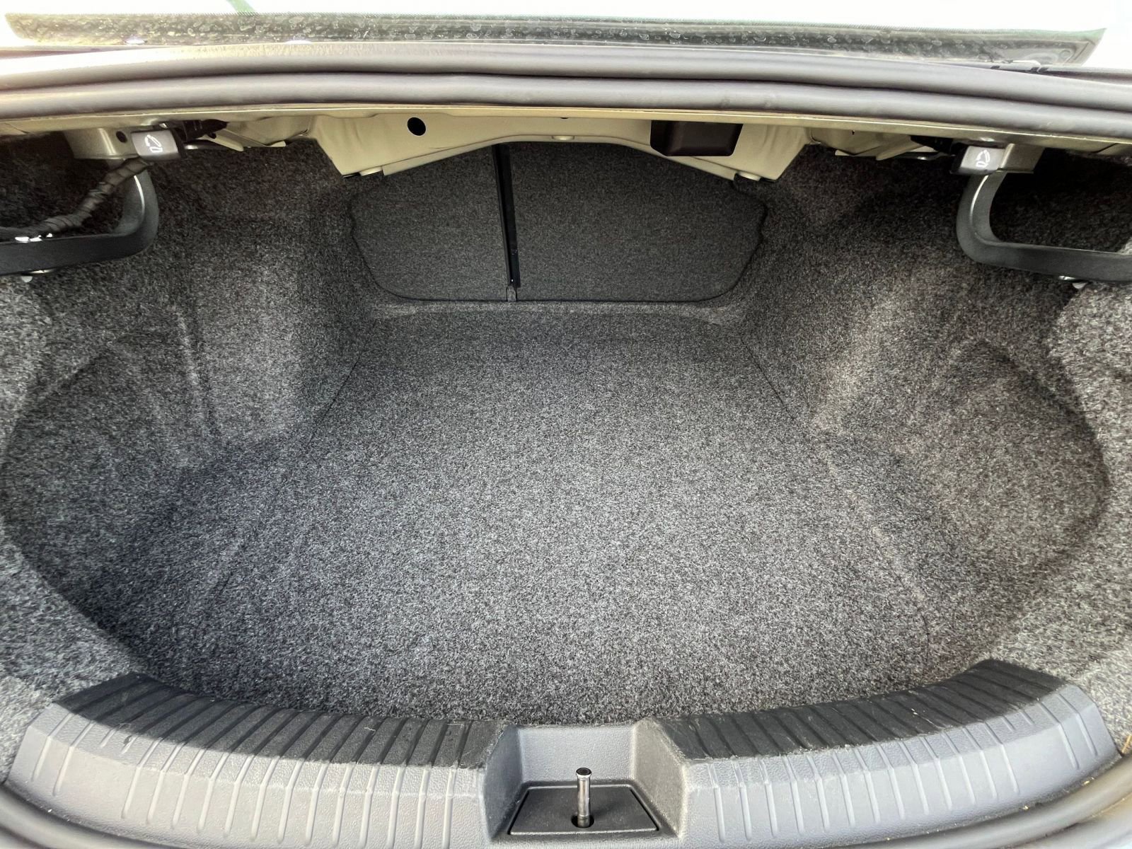 Used 2025 Volkswagen Jetta SE image 31