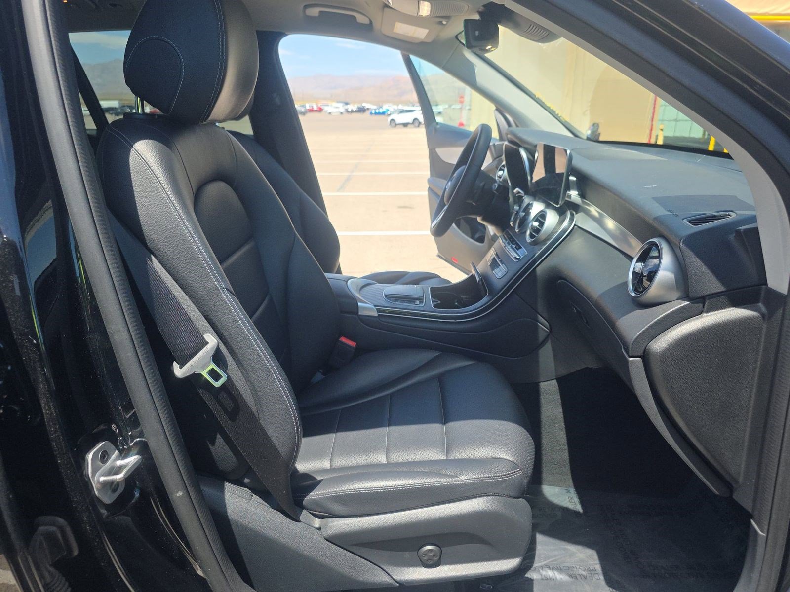 Used 2022 Mercedes-Benz GLC 300 w/ Premium Package Lite image 14