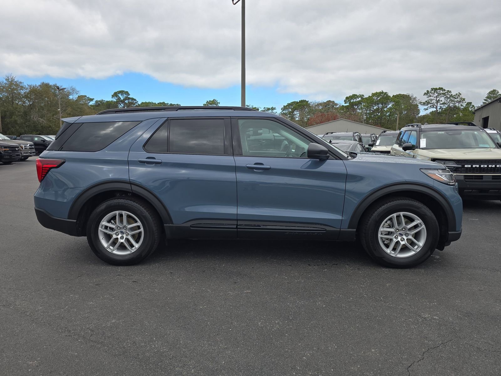 New 2026 Ford Explorer Active w/ Active Comfort Package image 3