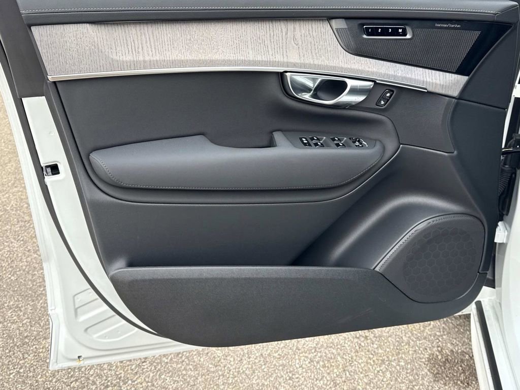 New 2026 Volvo XC90 B6 Ultra w/ Protection Package AWD/4WD image 17